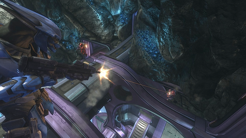 Illustration for article titled Halo: Anniversary Deftly Repaints Gaming History